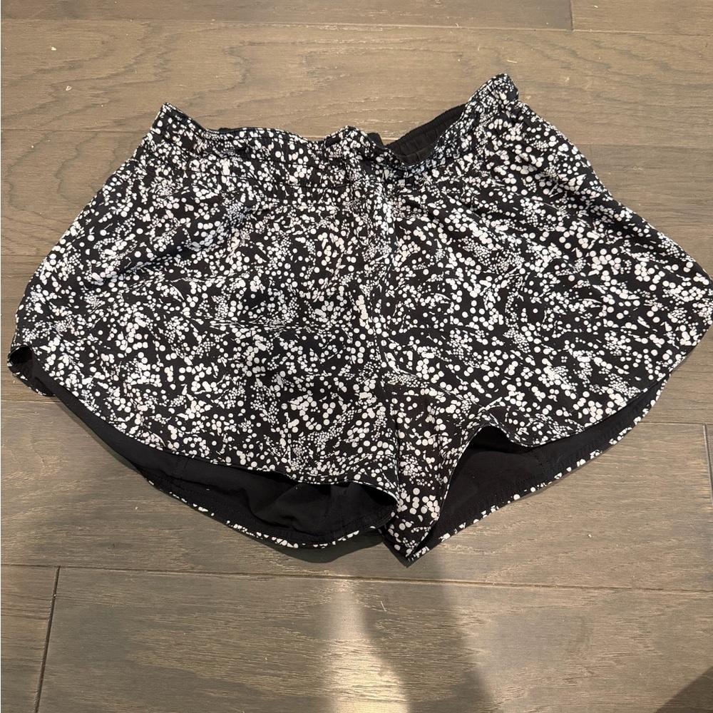 Lululemon Black and White reversible Patterned Women's Shorts